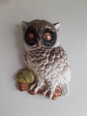 70s Wall Hanging Owl Figurine in White and Brown with Gold Accents